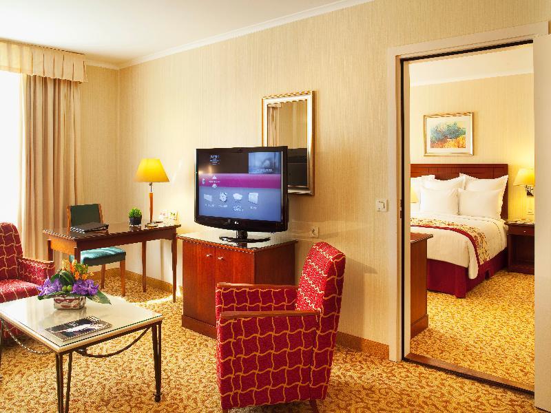 Hotel Paris Marriott Charles De Gaulle Airport 4*